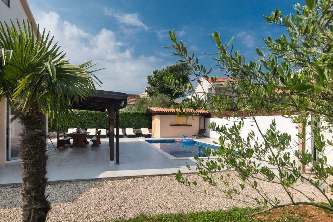 Villa Tereza Малинска Экстерьер фото